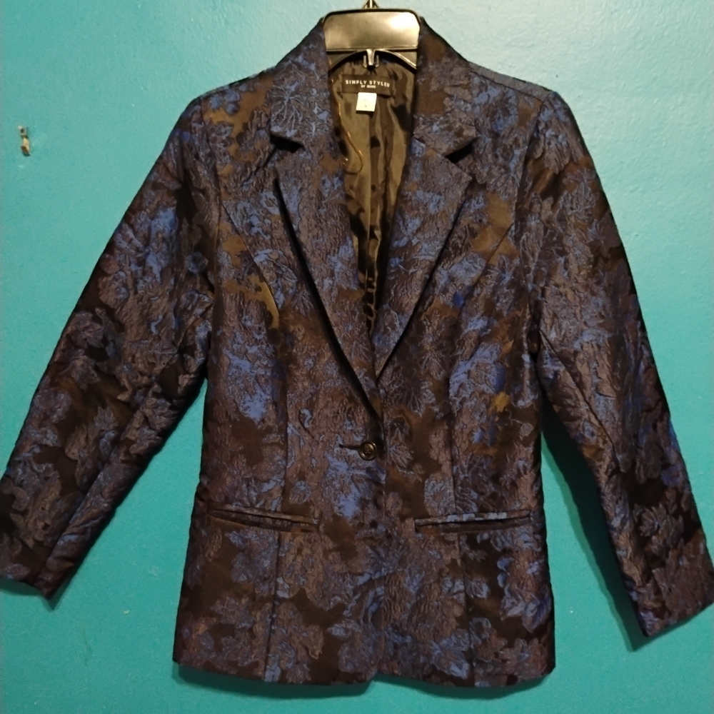 Simply Styled Black and Blue Floral Blazer